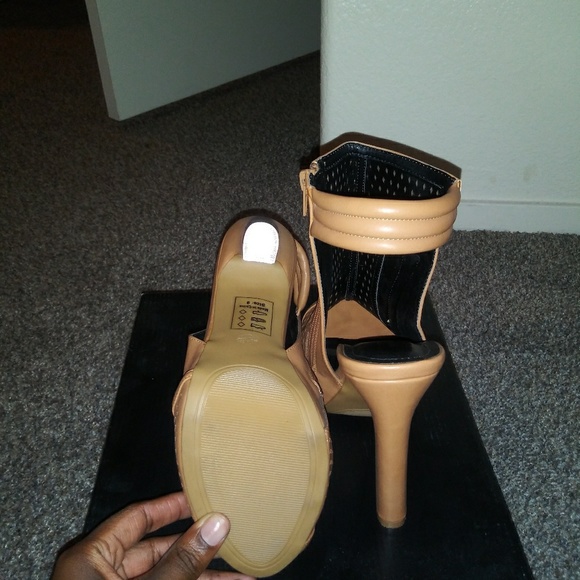 Camel color high heels - Picture 2 of 5